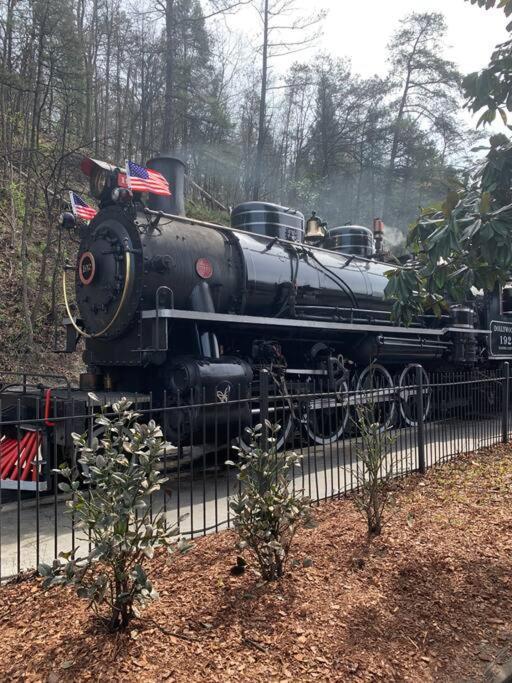 1 Mi To Dollywood Mins To All Attractions & Gsmnp Sevierville Exterior photo